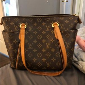Louis Vuitton Authentic totally LV PM